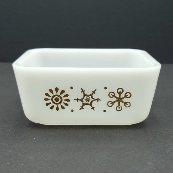 Glasbake White Milk Glass Gold Snowflakes Refrigerator Dish 1 Pint J-258-9 1Pt - Picture 1 of 8